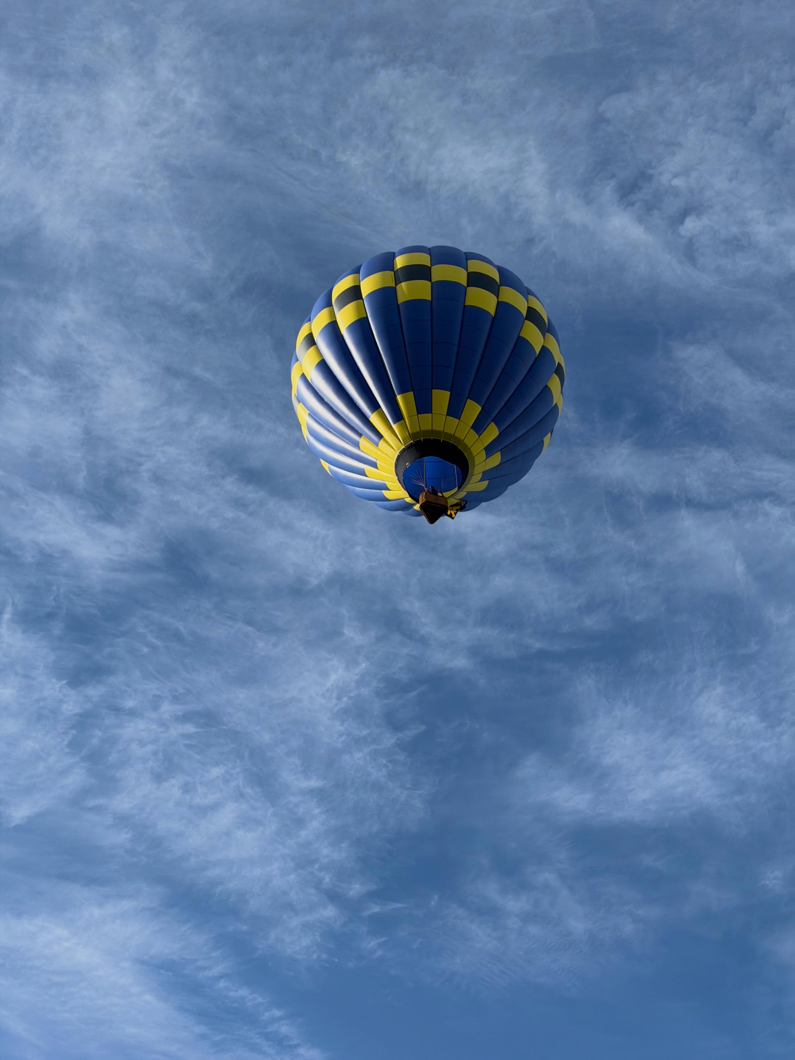 Nothing better than a weekend spent chasing good flights, sharing laughs with good people, and supporting a great cause. 🎈🇺🇸
NC Hot Air team had an amazing time at the Alcovets Balloon Festival in Burlington NC, supporting local veterans and community. Early mornings and a field full of colorful balloons made for a pretty perfect weekend.
Huge thank you to everyone who came out, helped crew, waved from the ground, and made this event so special. Already looking forward to the next one!
#NCHotAir #BalloonFestival #HotAirBalloon #SupportVeterans