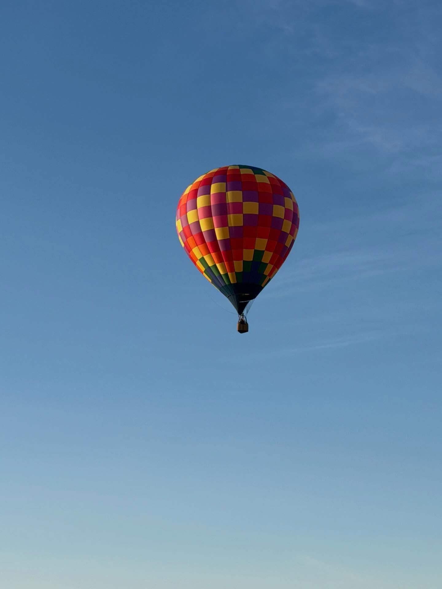 Safe landings, solid crew, and views that don’t get old😎
#HotAirBalloon #BalloonFestival #cordeleGA #NCpilot @churdt, @paws_and_propane @josephhurdt @smokinonblackshearBBQandBalloons